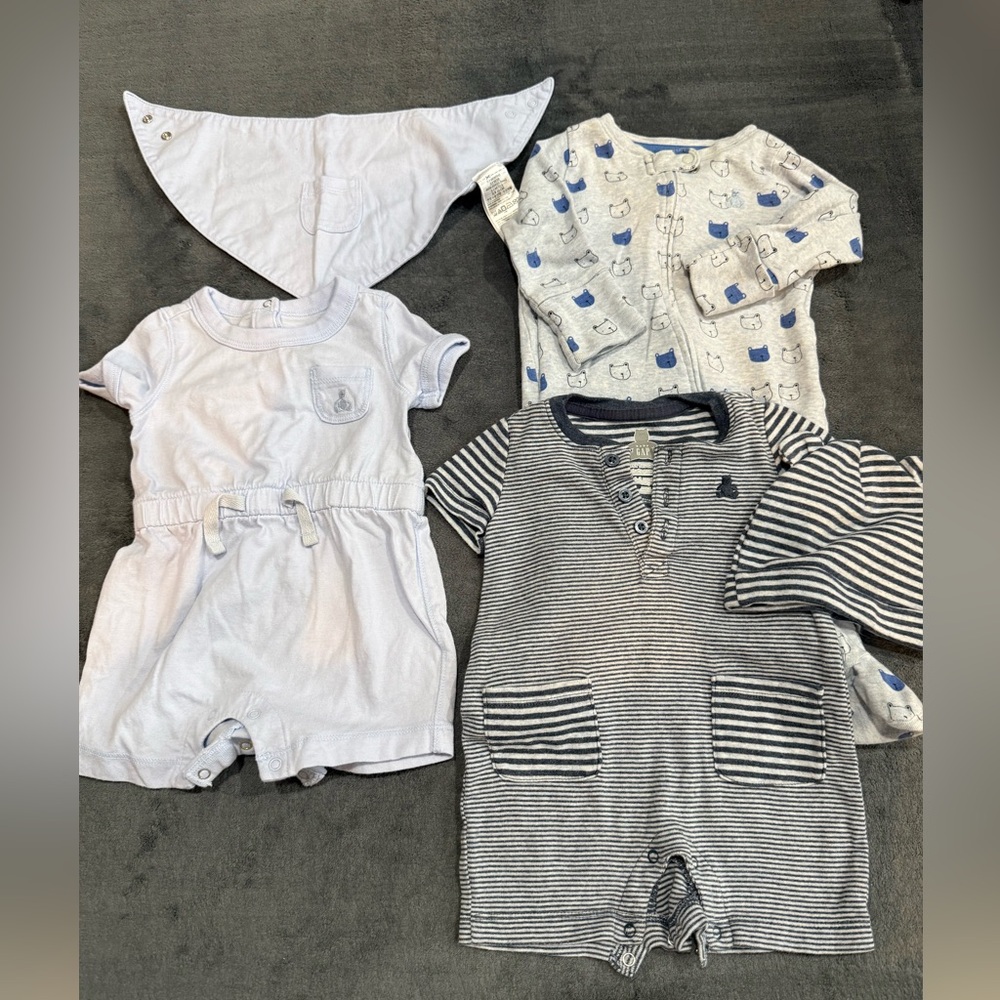 BabyGAP romper and onesie set of 3 organic cotton size 0-3 months